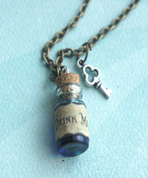 Disney Alice in Wonderland Q-pot. Drink Me Necklace Accessories